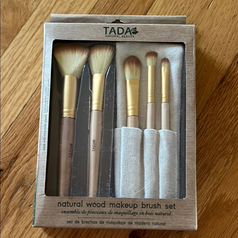 Ada Cream and Brown Makeup Brush Set for Precision and Style
